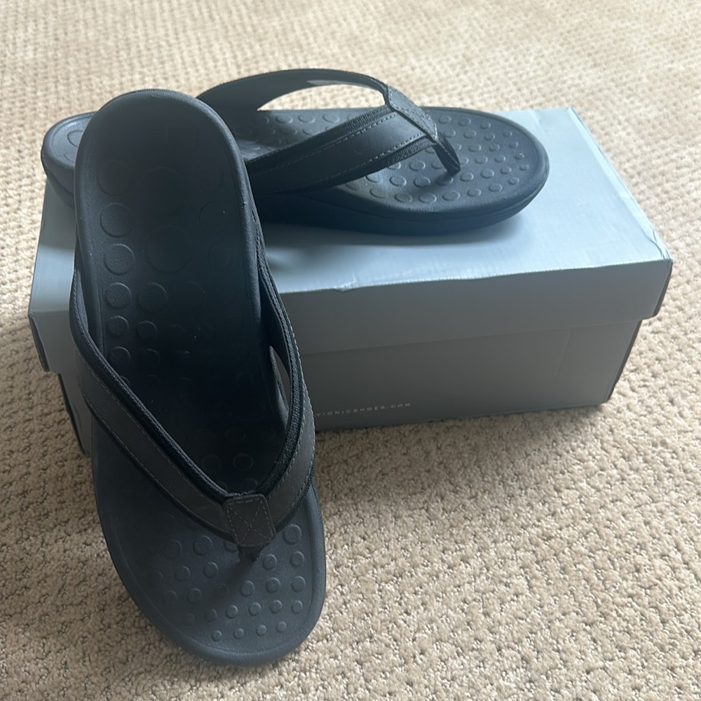 Vionic Men’s Tide Black T-Strap Sandals Size 10 Medium (B, M) New in Box